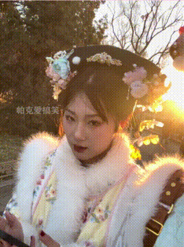 本以为男生晒漂亮女友，镜头一转爆笑，重点原来是自己！