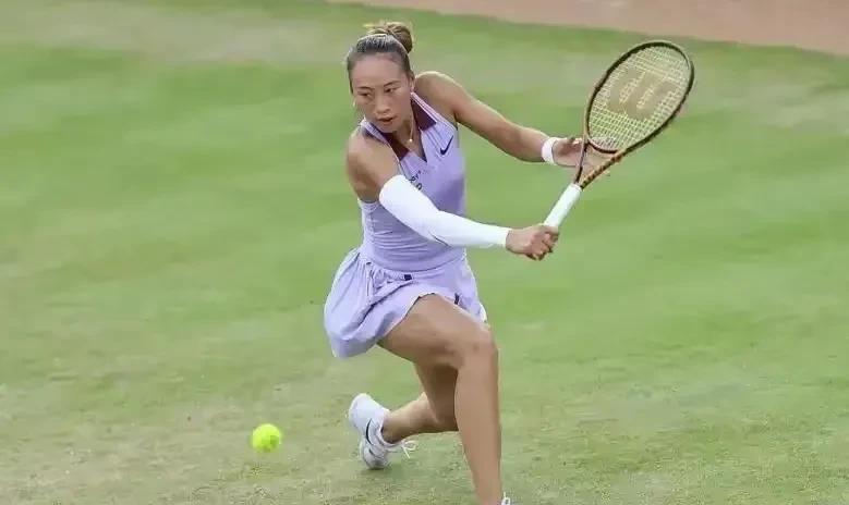网球女王杯草地赛，女单四强-全部产生郑钦文2-0拉杜卡努，打进女单四强阿尼西