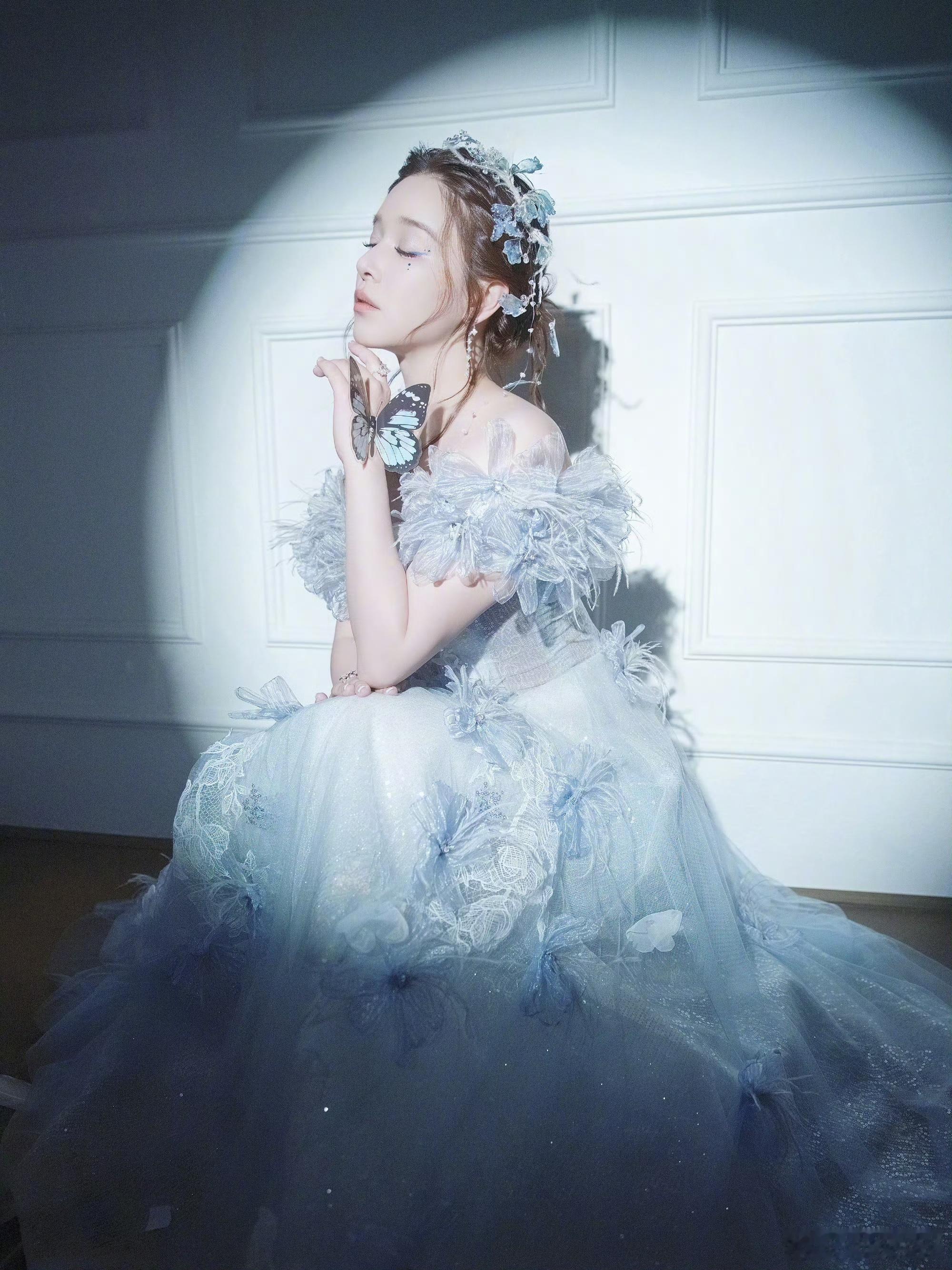 阚清子回应像大扇贝在线玩梗大方回应被说像大扇贝，主动晒图调侃自己，完全不玻璃心