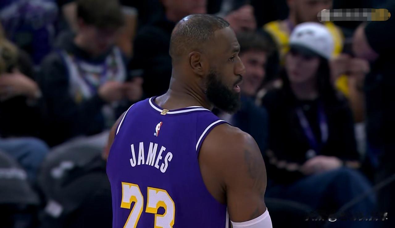 湖人超级巨星詹姆斯真是太会拍马屁了！在今天湖人客场以143：135战胜爵士的赛后