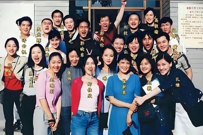 万万没想到，黄晓明颜值当年在班里竟然是天花板级别的存在