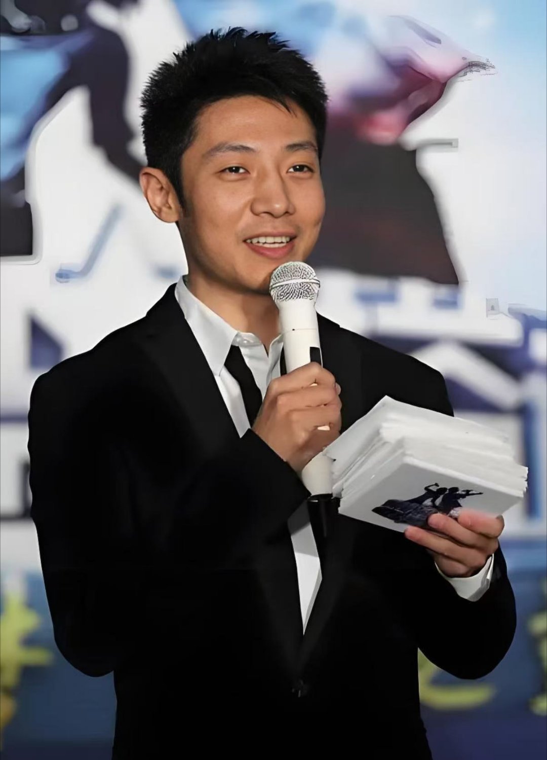 余承东说很多第一次都在智界好一个撒贝宁老师！请问你又在凡尔赛什么呢，如果有机会