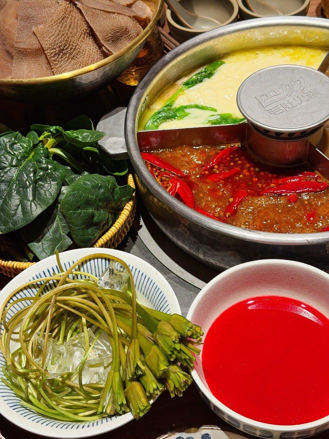 西安生活哇哦！咱东郊人以后炫火锅吃宵夜又有新地方辣✨巴奴毛肚火锅✨再冷漠的人应