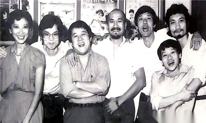 1984年的香港电影圈，一家叫“新艺城”的公司，硬生生把老大哥嘉禾踩在脚下，拿下了全港的年度总票房冠
