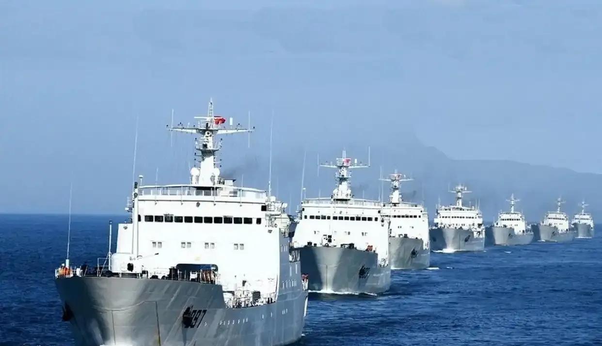 近日，菲律宾副总统莎拉在澳大利亚墨尔本发表讲话，先批评了马科斯政府全面倒向美国的