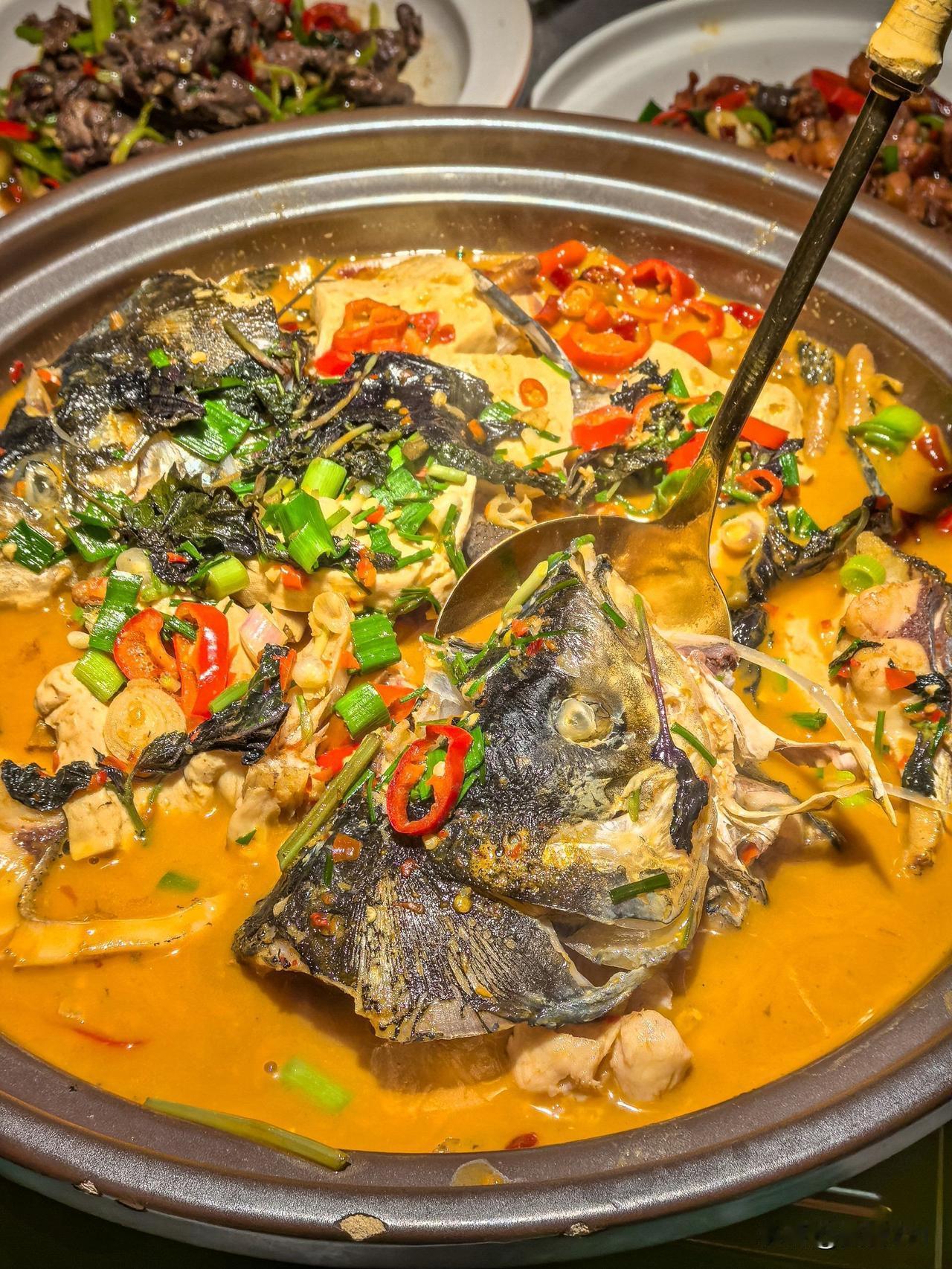 作为一个吃遍浙江的美食爱好者，我心中对浙江11个地市美食排名如下：第1名：衢州