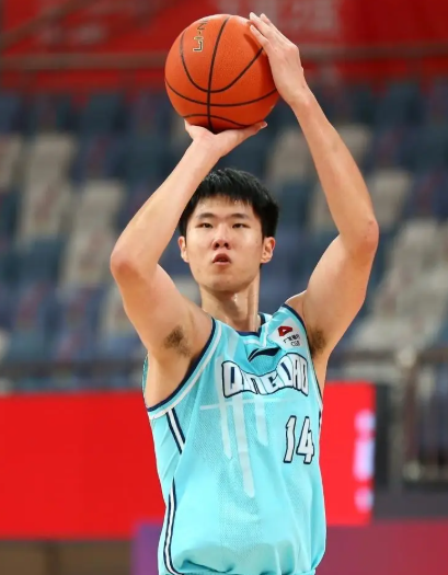 赵嘉义本有机会来广东的，最后被刘维伟按下暂停按钮。媒体人透露:徐昕主动提交转