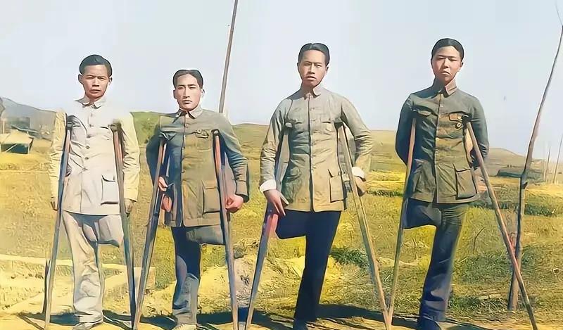 这是1939年，4名战士在与日军作战时身负重伤，最终都进行了截肢，即便身体有残缺