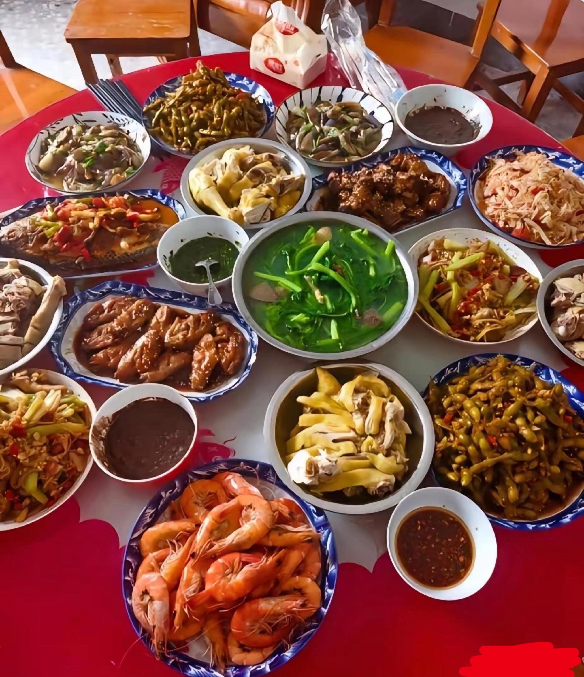 这两家同时请你吃饭，你会去哪家？