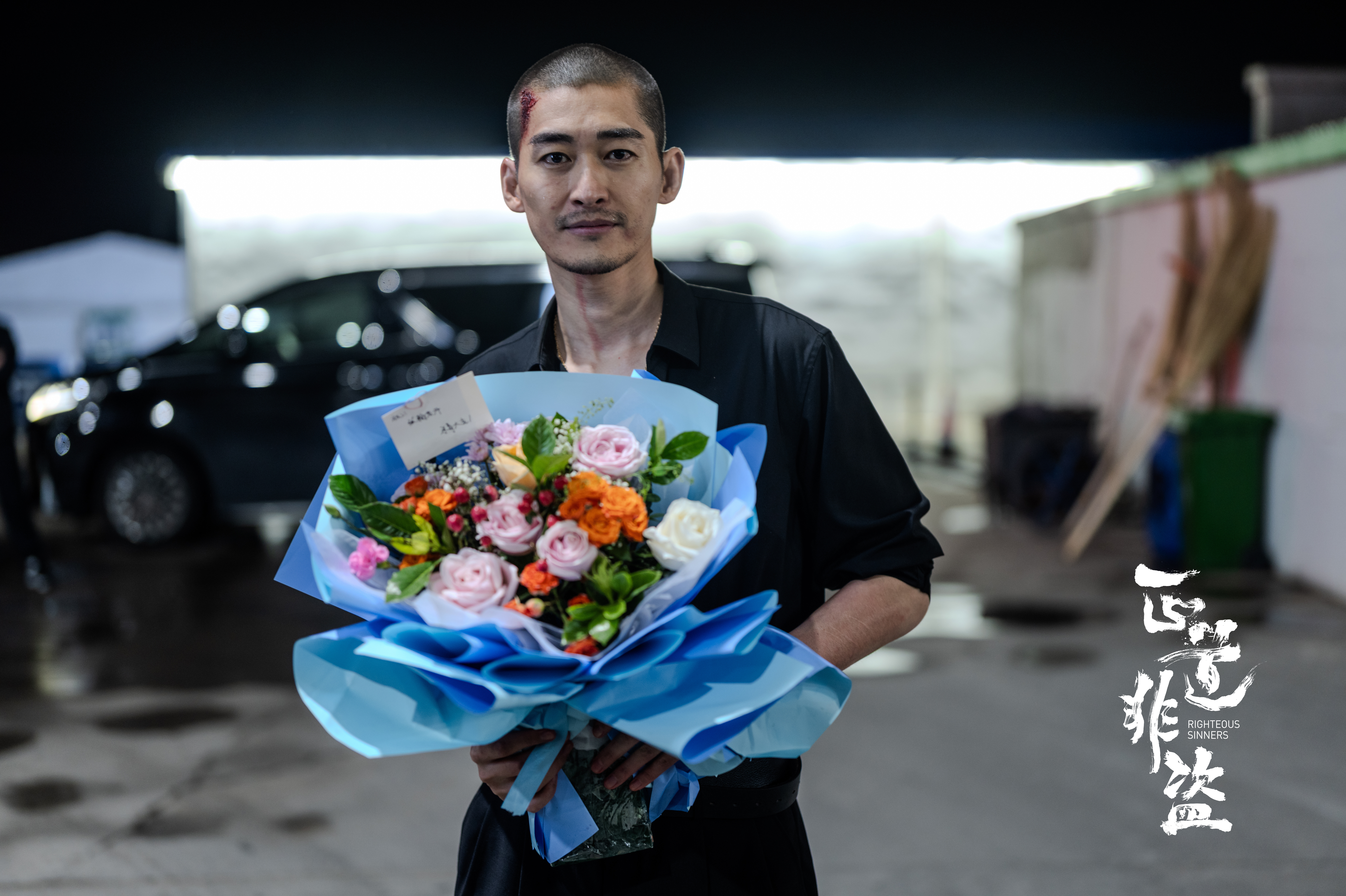  张翰剃了寸头不得不佩服，张翰为角色毫不犹豫剃寸头。原以为他长发造型已无可挑剔