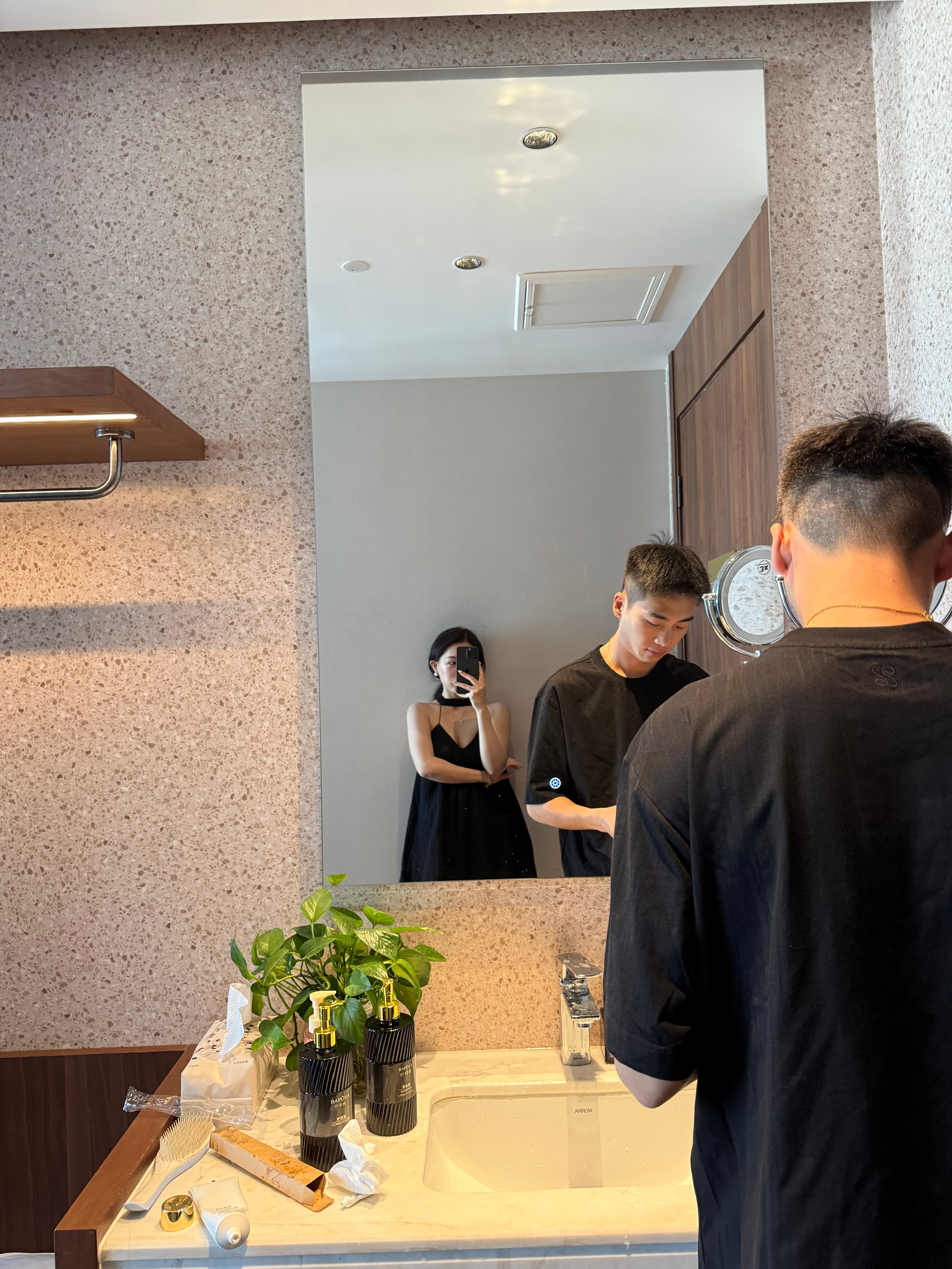 这衣服正常是图一，邓才厚看了一眼变成了图二