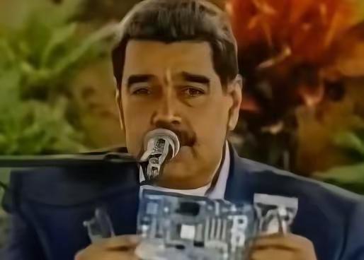 这两天，委内瑞拉总统马杜罗在公开活动中，举着一块旧电路板，说要造那种芯片。现场一