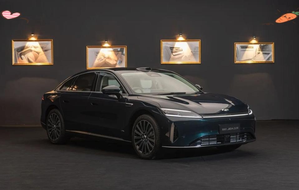 古天乐001号座驾：奇瑞风云A9L骨相硬碰硬当那张足以抵抗岁月的、带有磨砂质