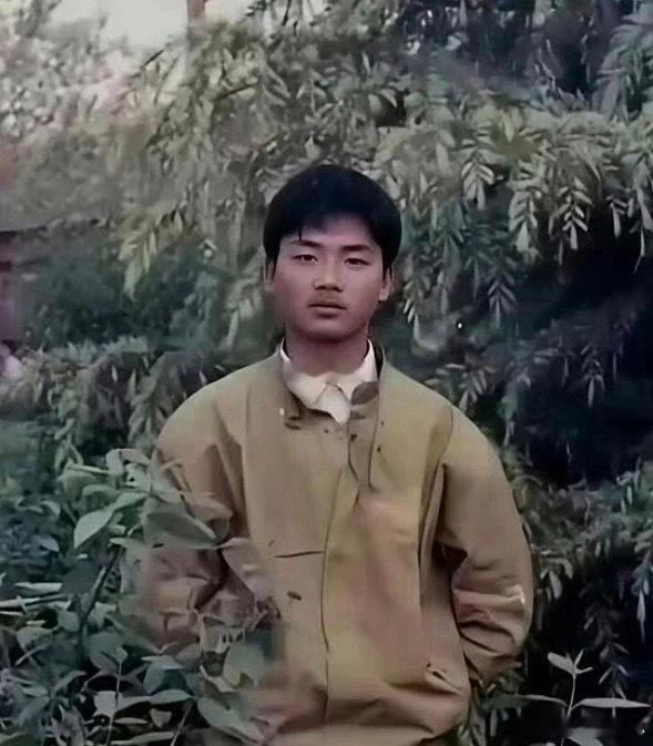 刘强东的18岁，章泽天的18岁。