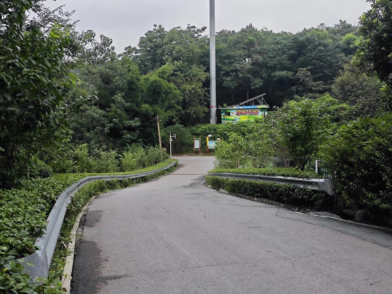 当年转正的民师，如今回头看全是人生赢家八十年代的乡村讲台，一群连工资都没保障的