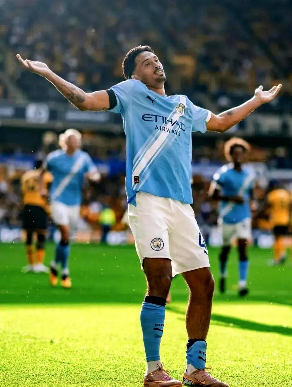 曼城半主力踢碎纽卡防线，4650万新援反倒被球迷骂惨。你敢信他去年还是意甲