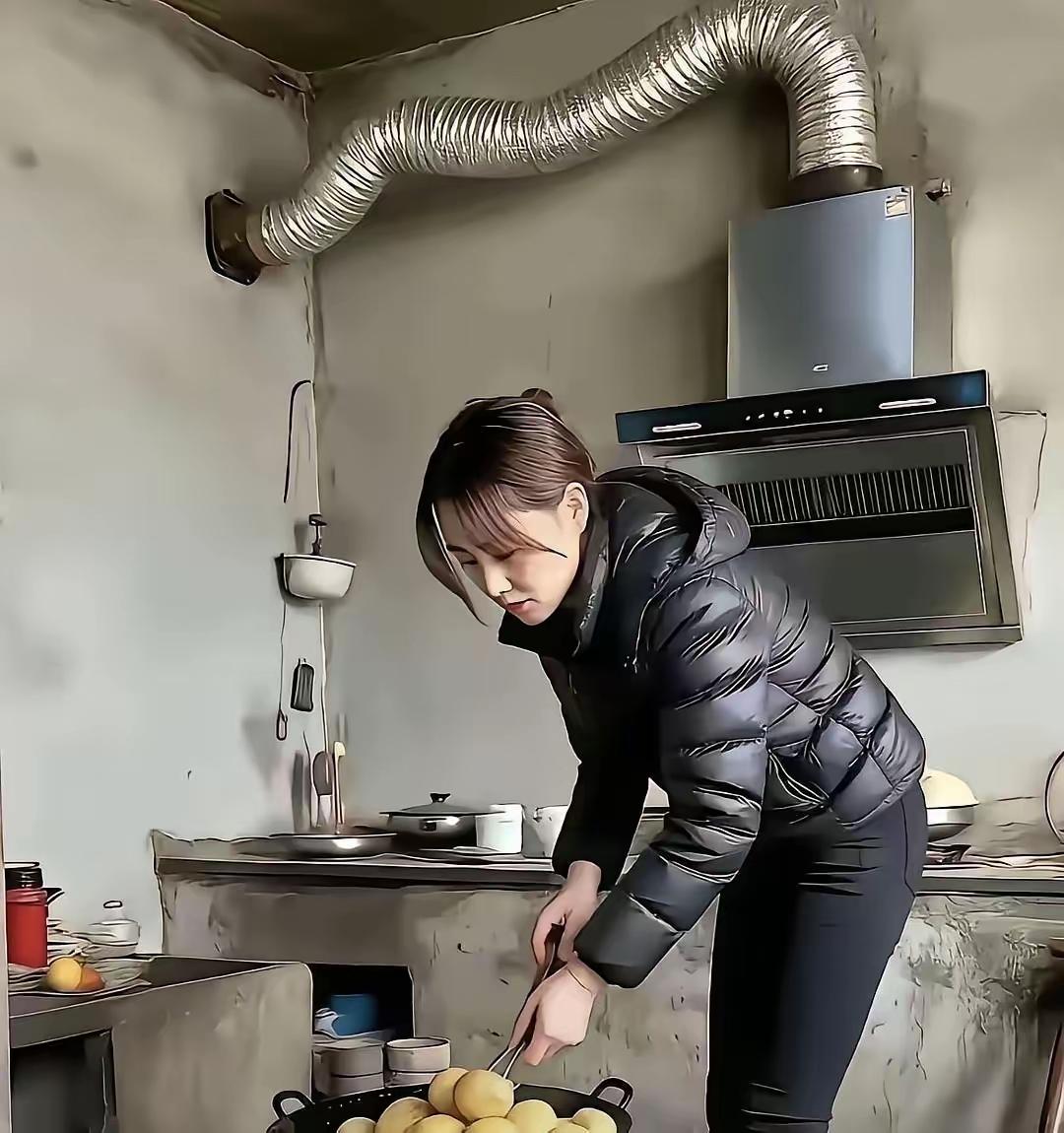 这种打扮进厨房会搞得满身灰。