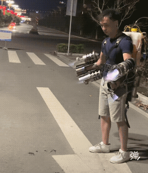 往自己腿上吹一下，腿毛是不是立马吹飞了大兄弟，你咋飞不起来啊!