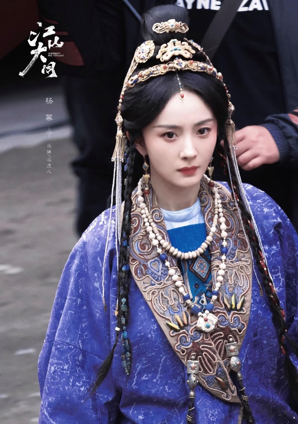 1.大导的儿子很羡慕那些有大热CP的男明星，有很认真的研究过怎么卖cp，可不管是