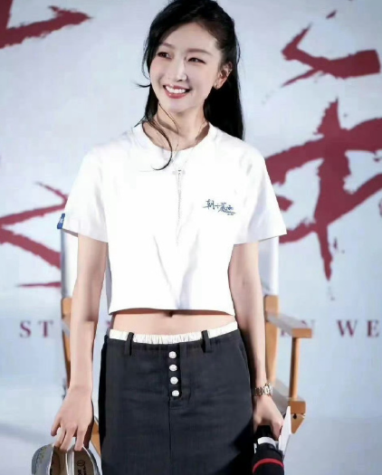 周冬雨这应该是长开了，越来越漂亮了！​​​