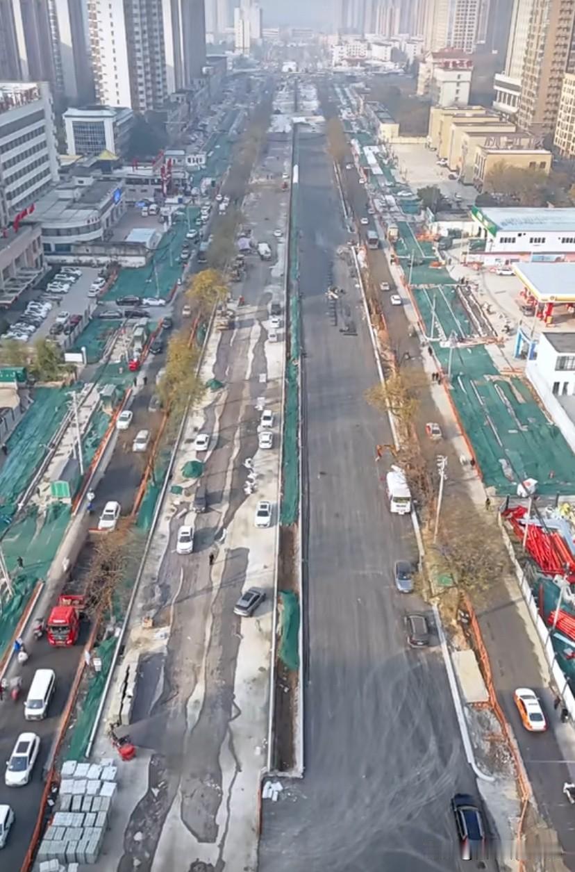 世纪大道改造完成90%！12月底全线通车，西咸双城通勤要变快了被围挡“折磨”