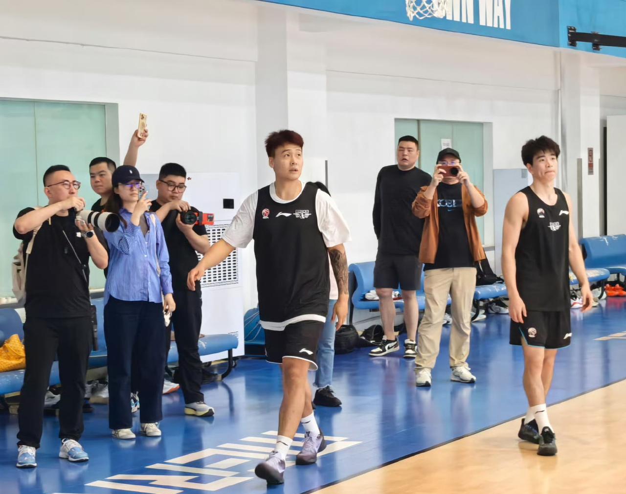 赵睿参加北京首钢男篮集中训练，许利民主教练对他是一顿猛夸。9月29日，北京首钢
