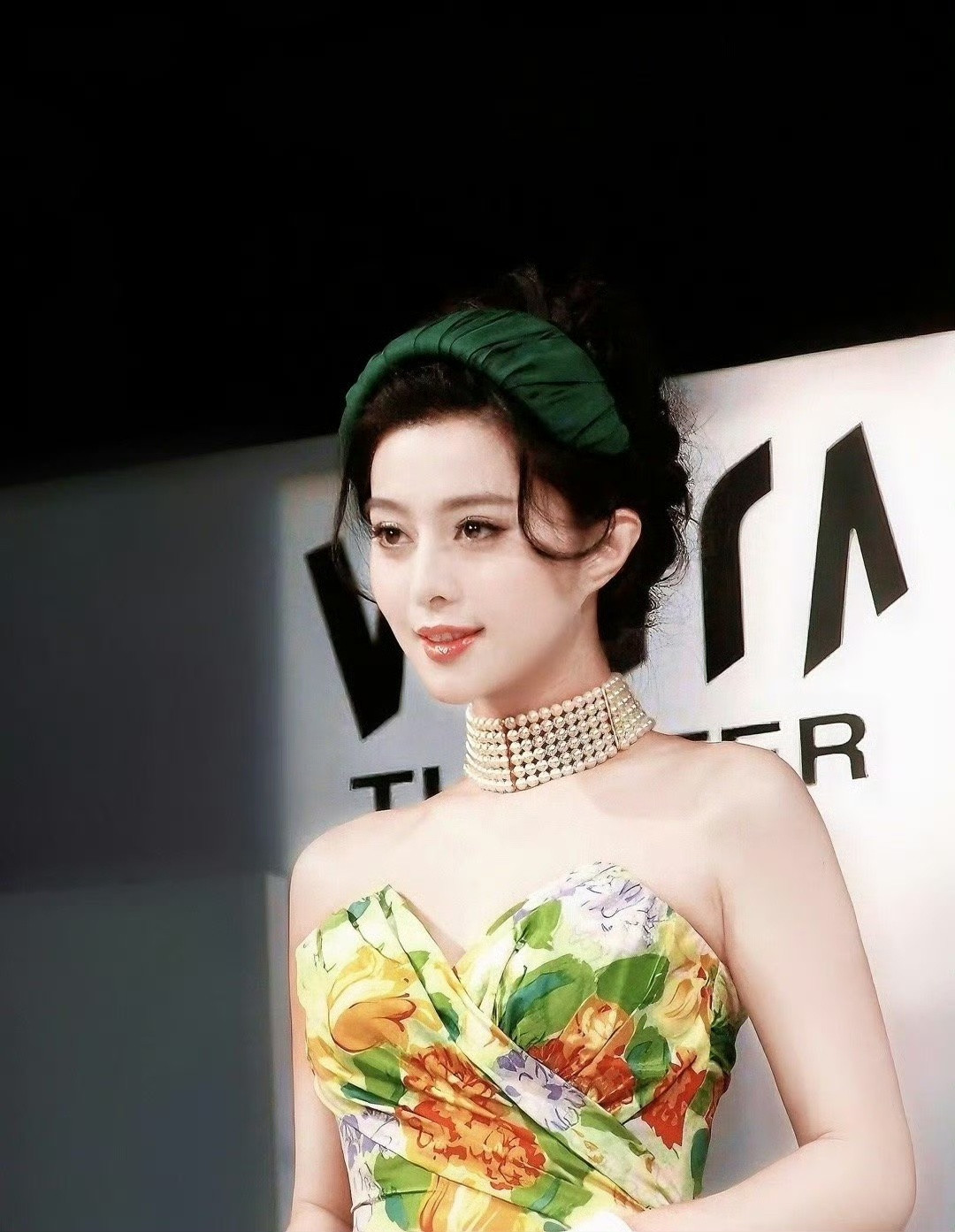 范冰冰花团锦簇💐​​​