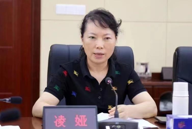 凌娅投案了，但那个除夕夜割腕自杀的老人，和那个被灌白酒猝死的工程师，再也等不到这