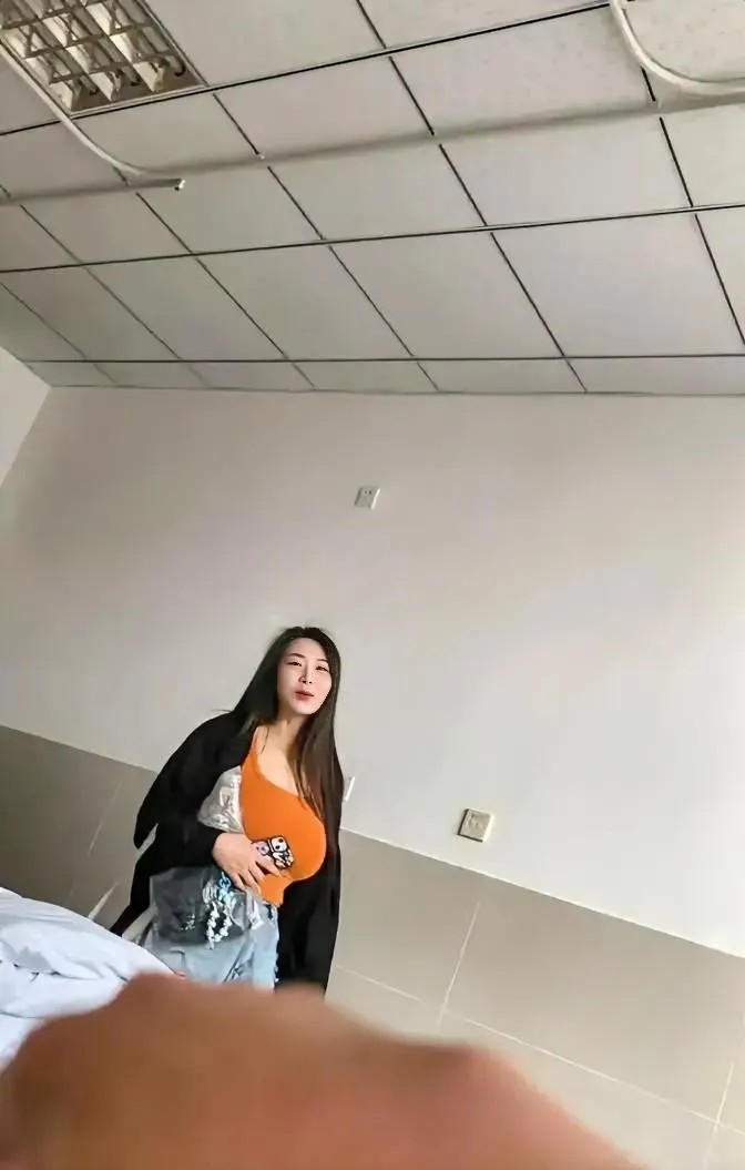 要是刚割完皮，这样的闺蜜来探视咋整？！