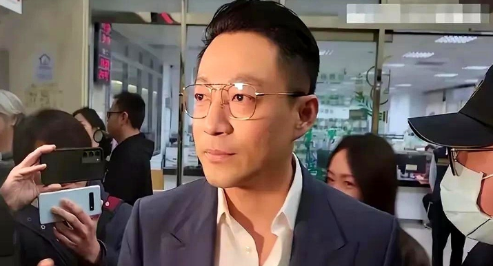 看到一句话深有感触全世界都可以晒娃就汪小菲不可以前妻的几百万粉丝紧紧