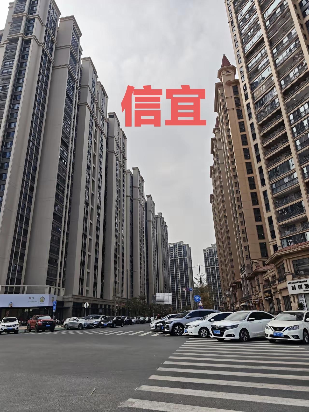去了一趟信宜发现信宜的楼盘真密集啊，特别是玉都新区，规模庞大，比罗定的泷州新城大