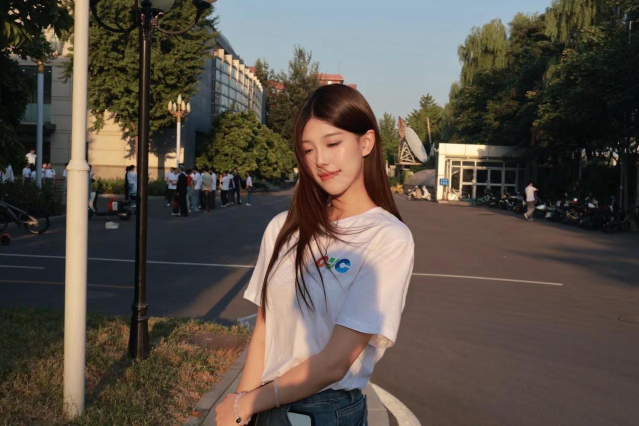 挽留的话却没有说。阳光