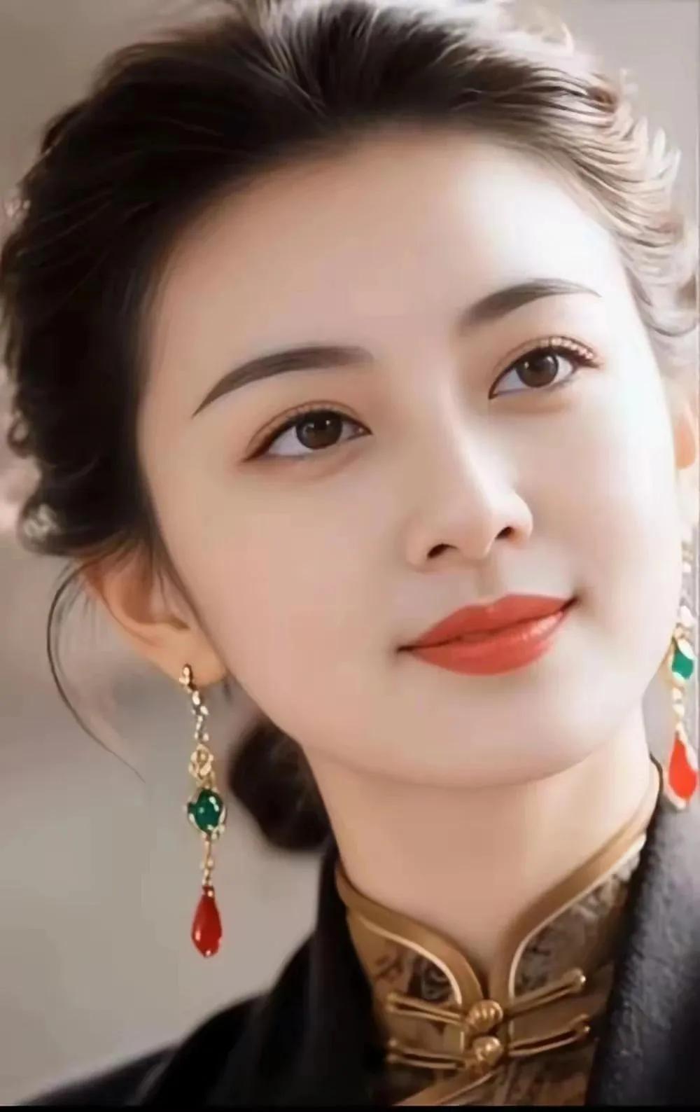 上联：好事不出门，怎么对下联丑闻传千里。俗语广流传，何必问到底！善恶自有别，好坏