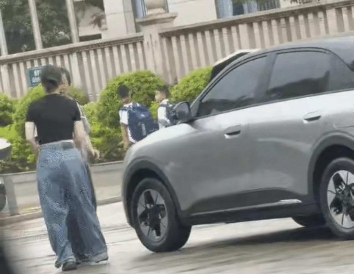 被扇耳光后续！别再被剪辑视频带偏，真相太清醒只看30秒剪辑画面，全网都骂错人