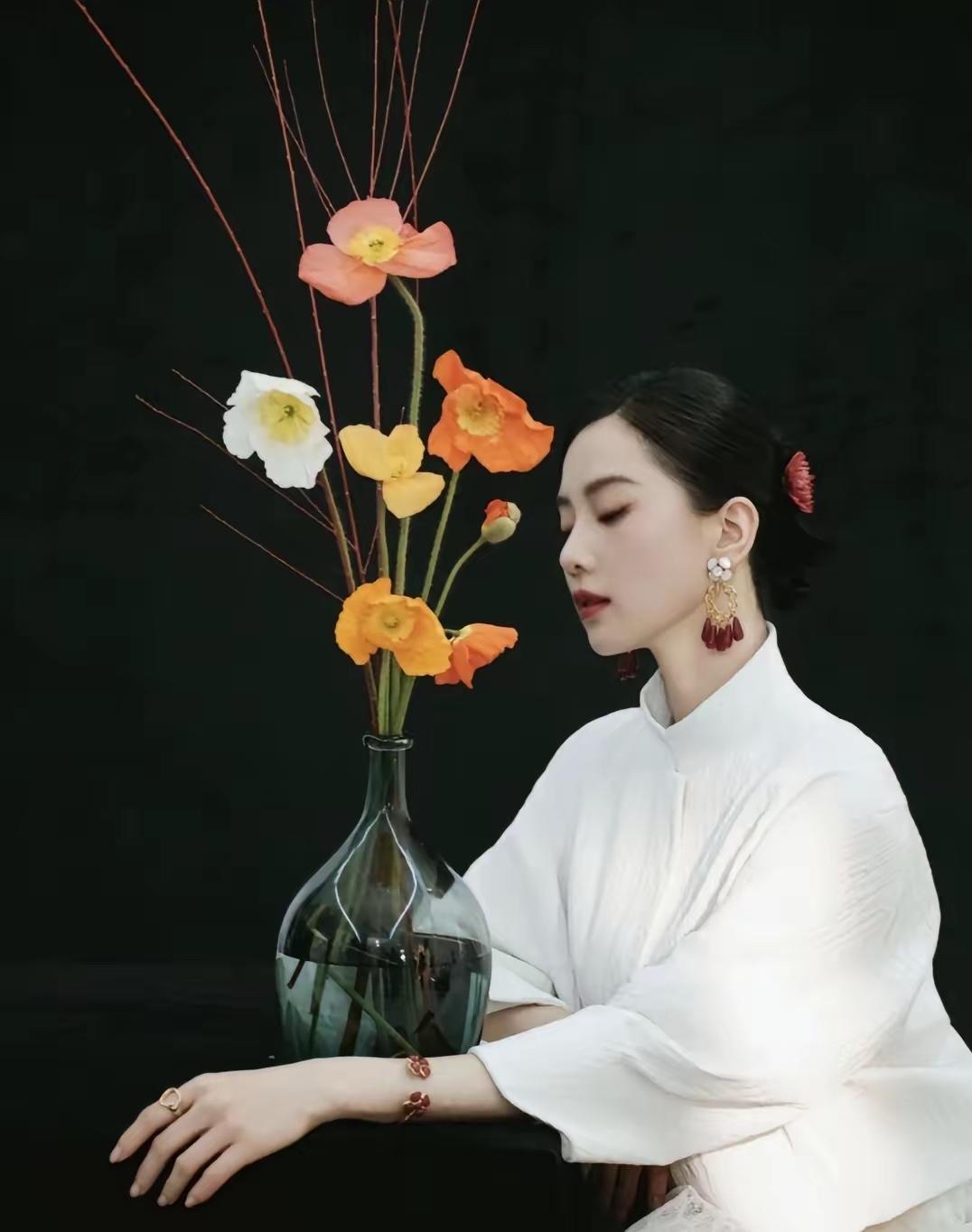 一位情感专家说:“女人最勾人的年纪，不是18岁的青春，也不是30岁的精致，最