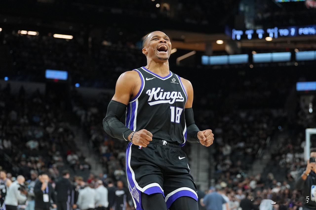 国王输了威少没输，威少老当益壮再次拿到24+13+14三双数据!在刚刚结束的