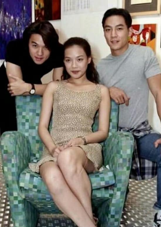 这两张照片相隔26年，不难看出舒淇真的很抗老！冯德伦和吴彦祖已经从当年的