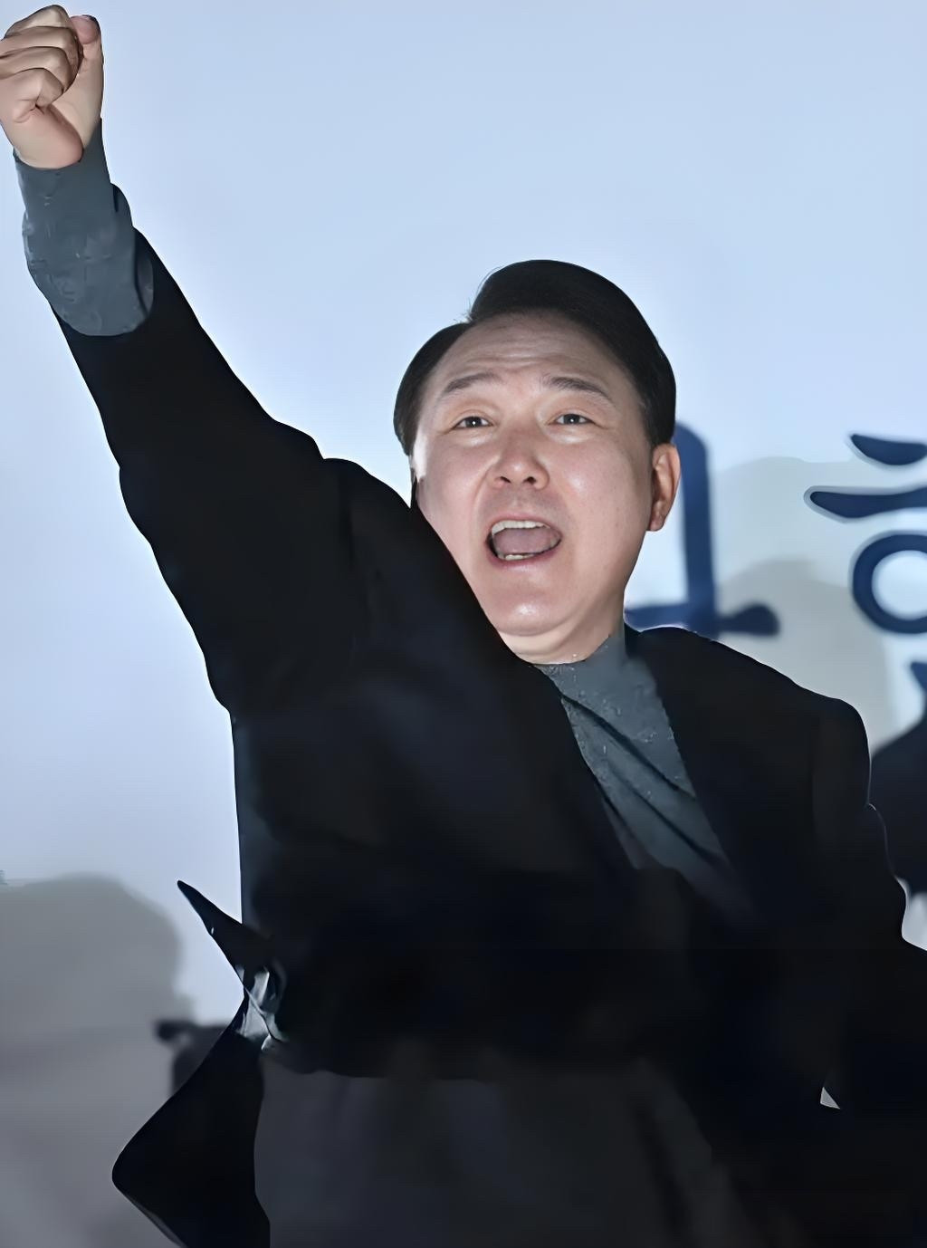 韩国警方调集精英，准备抓捕尹锡悦。当地时间7月8日，韩国警方集结了两千名精锐机