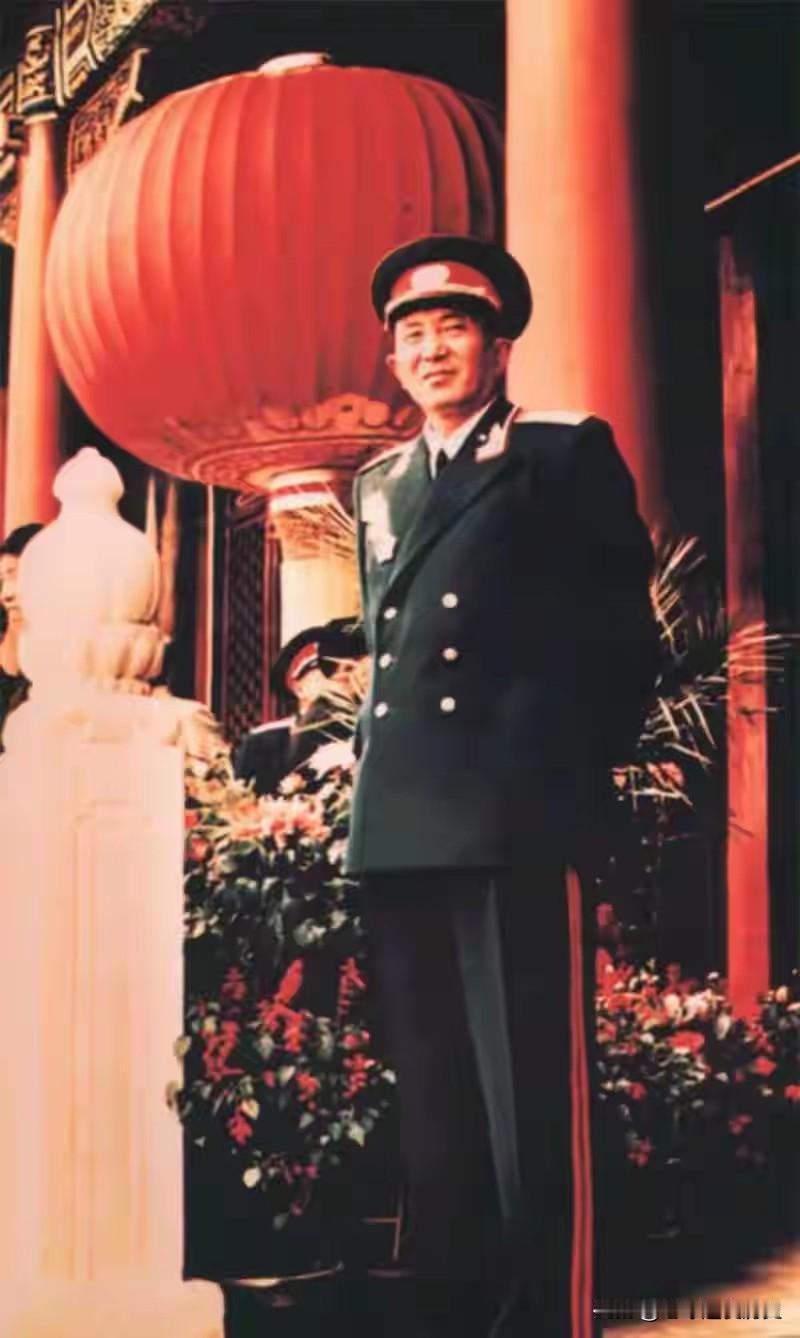 罗瑞卿是开国十大将之一，无产阶级革命家、军事家，四川南充人。历经土地革命、抗日