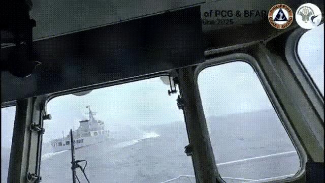 菲律宾在南海被中国海警一顿毒打！几艘破船开足马力仓皇逃窜！对于菲律宾的挑衅，我