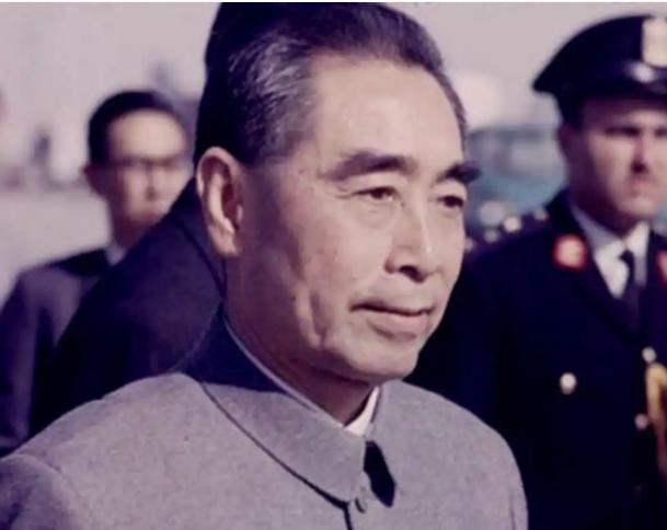 1966年，周总理正在人民大会堂会见外宾，一颗子弹突然破窗而入！案件性质极其严重