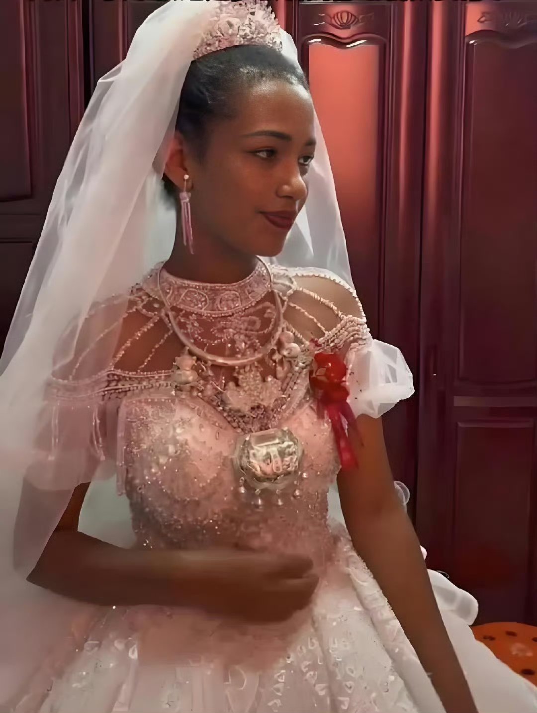 中国小伙迎娶了一位非洲妻子，高颜值，妥妥的非洲貂蝉。