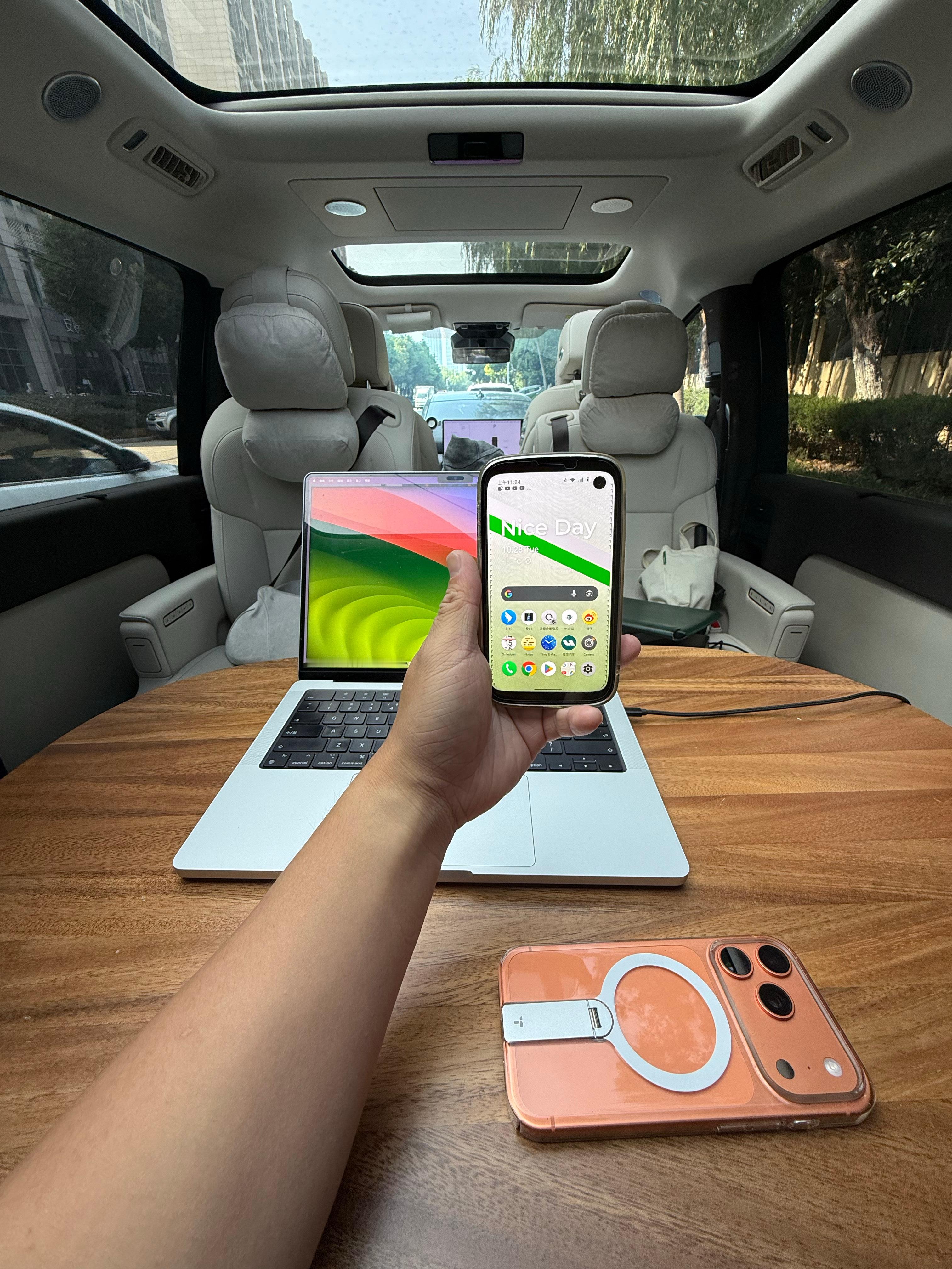 MEGA我是不会卖的因为家里有小孩，缺一个独立办公室+录视频的房间[笑着哭]再