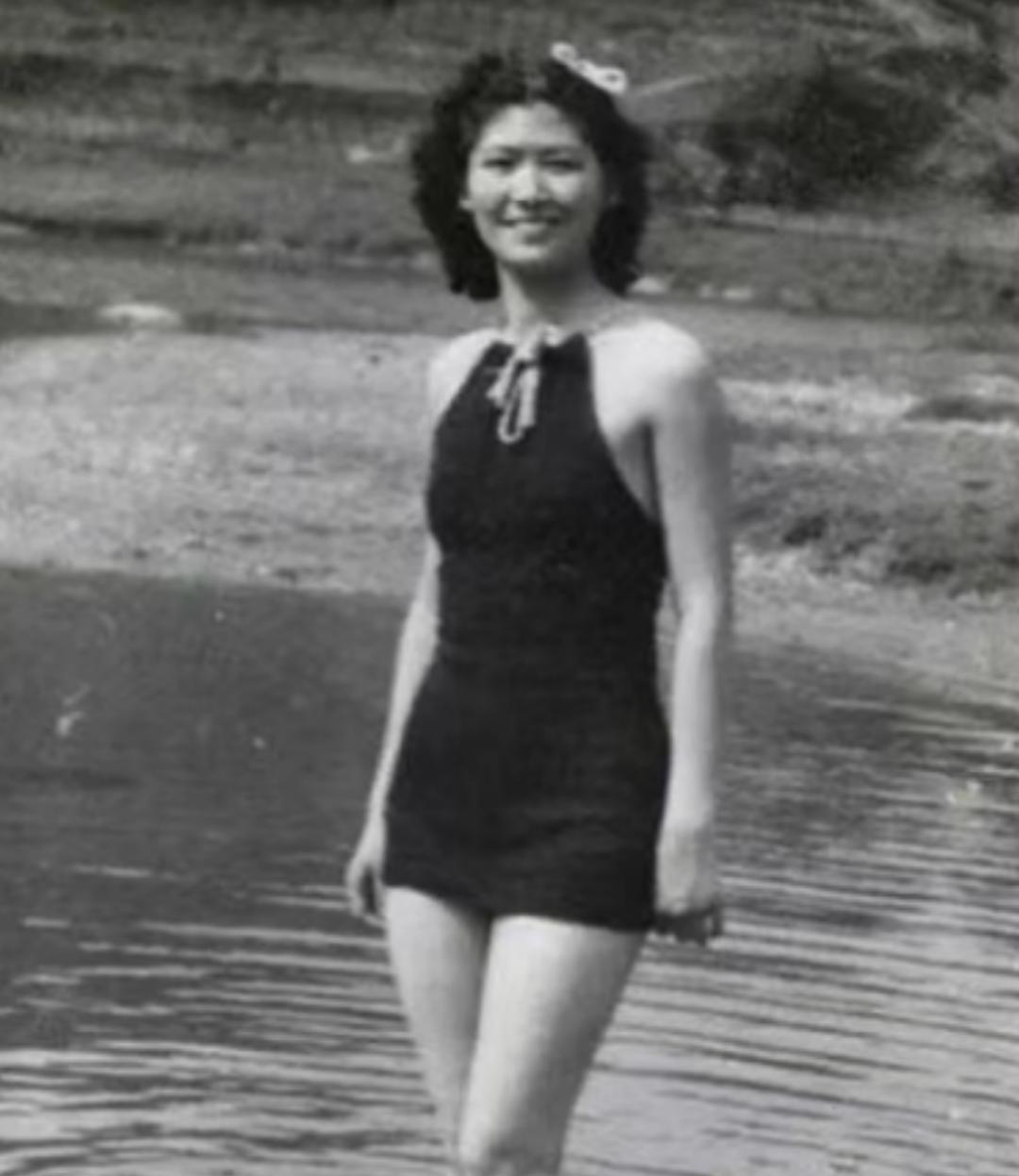 1914年，31岁的阎锡山，娶了14岁的小妾，洞房之夜，阎锡山对小妾说：“你躺下