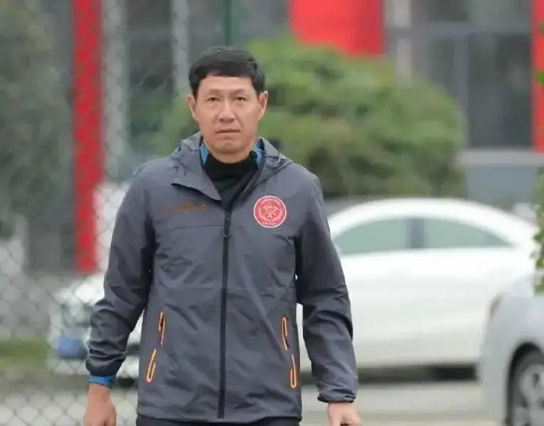 徐正源走了，蓉城没拖泥带水，直接请回老熟人黎兵。黎兵确实懂四川，也在德国混过，履