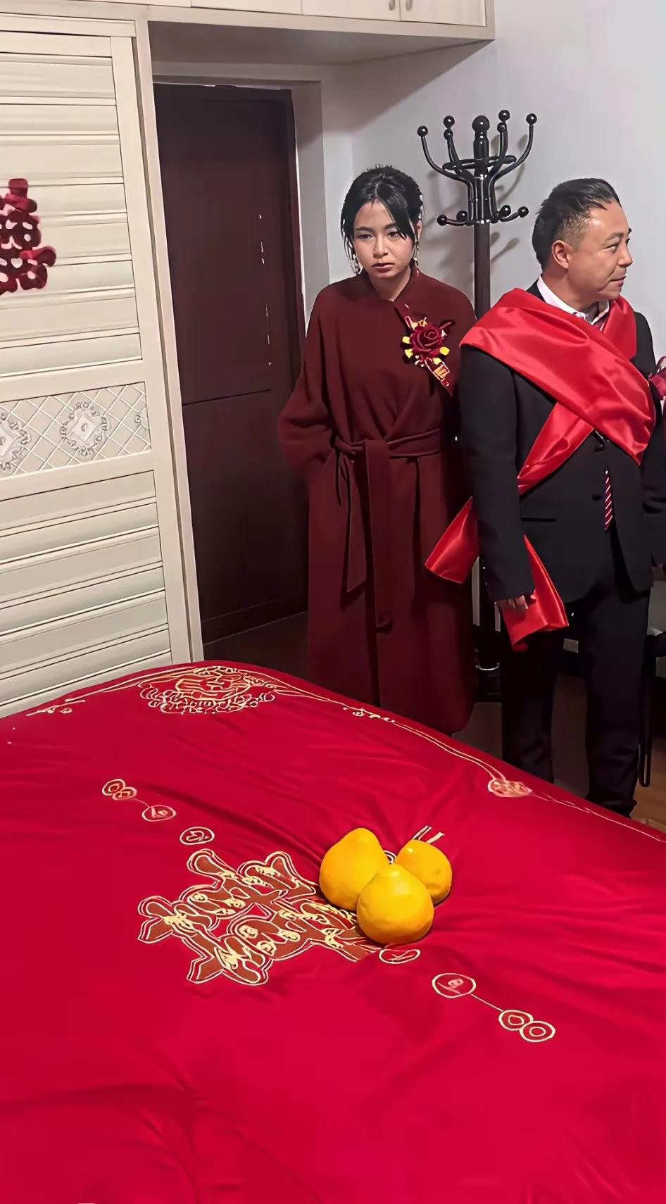 大喜的日子，新娘为什么不高兴呢？