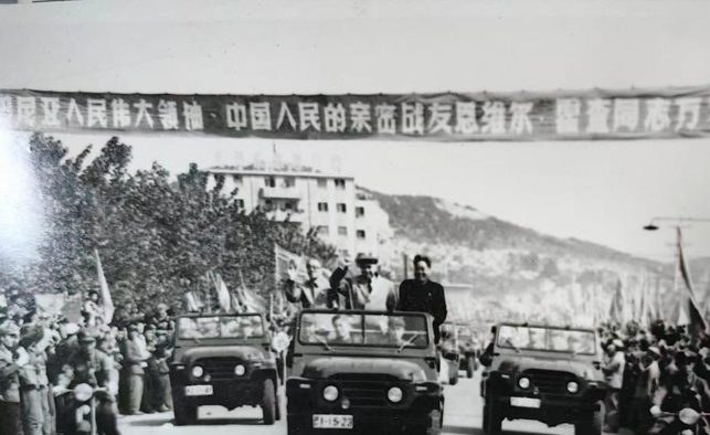 1969年李先念访问阿尔巴尼亚时，曾提出：“你们拿我们那么多东西，打算什么时候还