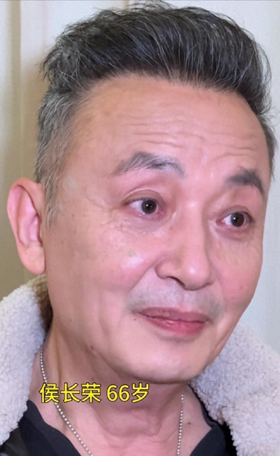 谁能想到啊，当年87版红楼里那么帅气的柳湘莲，如今脸上也布满了褶子。年轻时眉眼