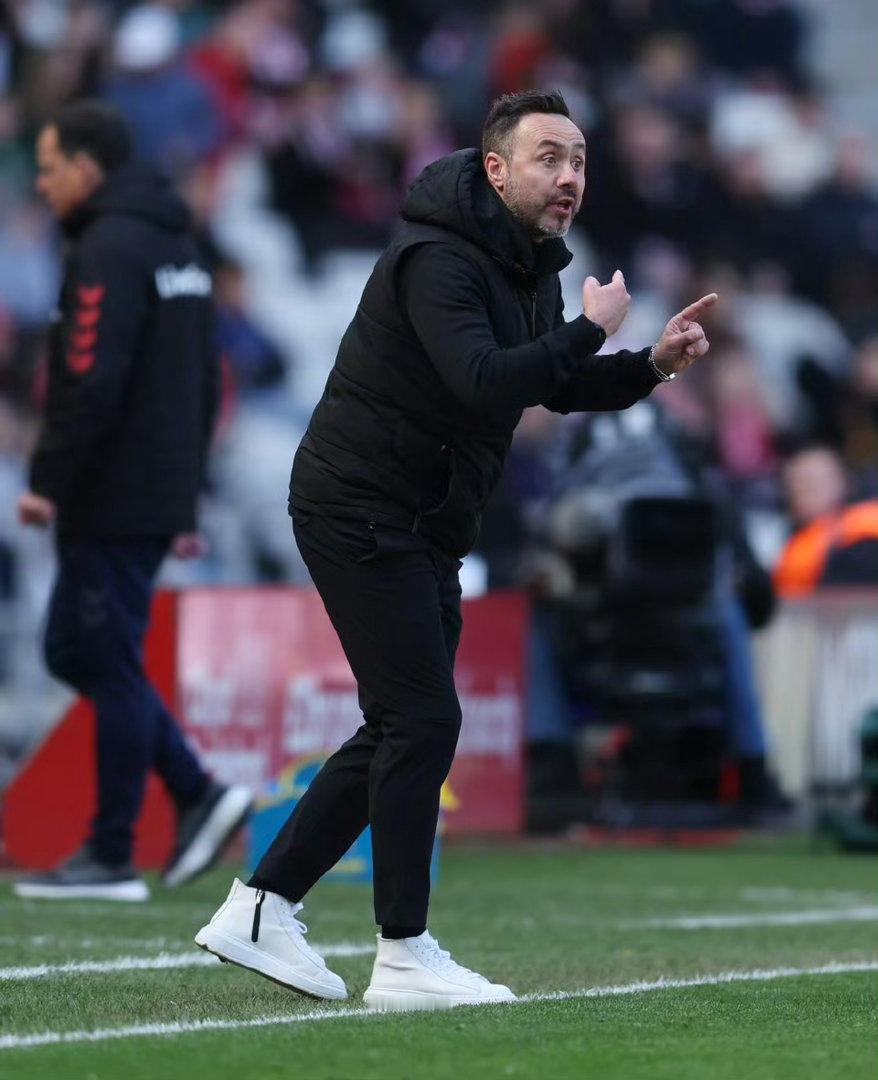 英超百年豪门彻底跌入谷底！德泽尔比首秀开门黑，热刺14轮不胜时隔17年深陷降级区