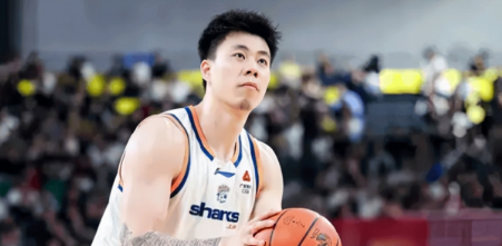 CBA四强球队将在五一假期进行热身赛。据媒体人球圈赵探长透露，常规赛前四季后赛首